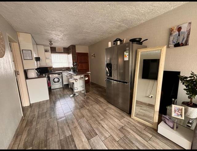 1 BEDROOM APARTMENT FOR SALE IN DELAREY